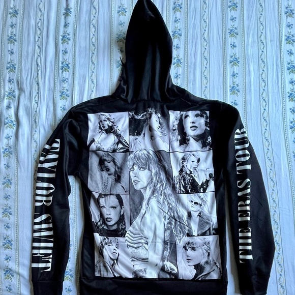 Taylor Swift ERAs Tour - Picture 1 of 2